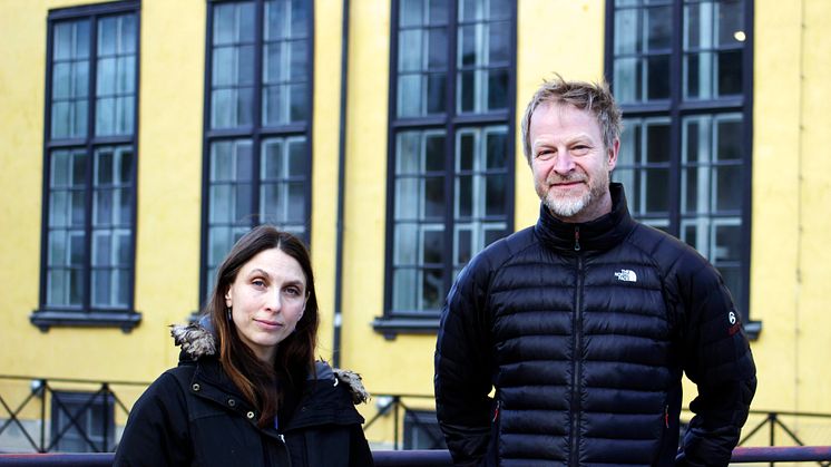 Frances Lucas, projektledare för projektet Pengar! och Niklas Cserhalmi, museidirektör på Arbetets museum. Foto: Anna Redmalm