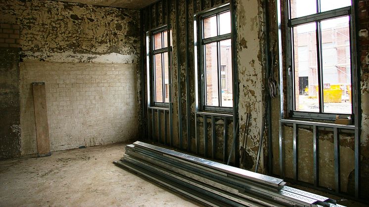 Sanierungsmaßnahmen im Inneren eines Objekts, wie eine Innendämmung und ähnliches retten ein Gebäude nicht selten vor dem Abriss. 