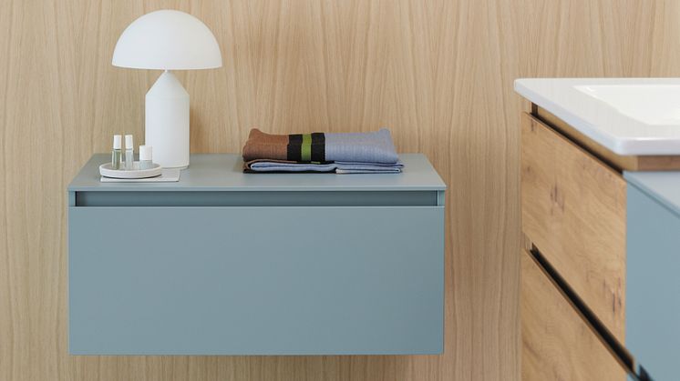 Stauraum und Deko-Bühne in einem: Mit Sideboard & Co. im Badezimmer Akzente setzen