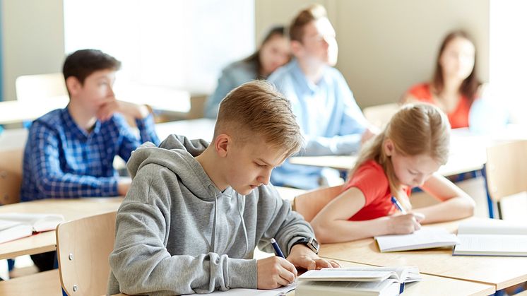 Försöken med digitala nationella prov skjuts fram, erbjudande till försöksskolor kvarstår
