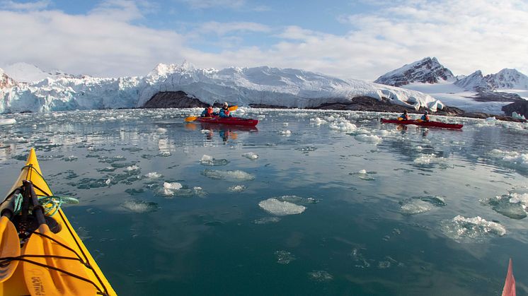 Kajakkpadling-Smeerenburg-Svalbard--HGR-138541- Foto_Lise_Dreistel_JPG