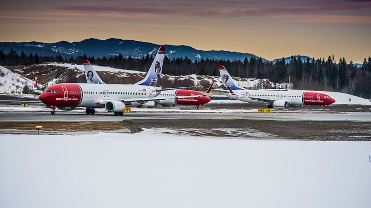 Tre Norwegian-fly i vinterlandskap