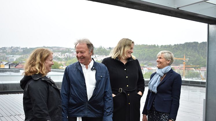 Med BREEAM-NOR har Bane NOR Eiendom holdt fokus på bærekraft. F.v: Hilde Sæle (rådgiver i Grønn Byggallianse), Eyvind Skaar (prosjekdirektør i Bane NOR), Viel Sørensen (sertifiseringssjef i Grønn Byggallianse) og Aashild Baasen (Metier OEC).