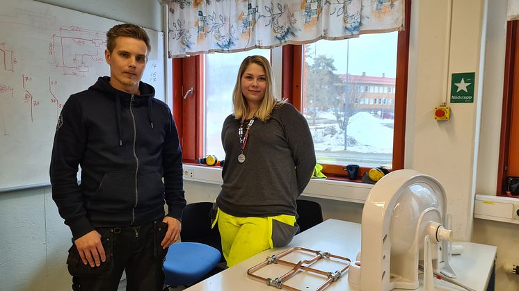 Jonas Buska, lärare på VVS-utbildningen och Karolina Bucht studerande på VVS-utbildningen i Övertorneå och färsk silvermedaljör i yrkesskicklighet.