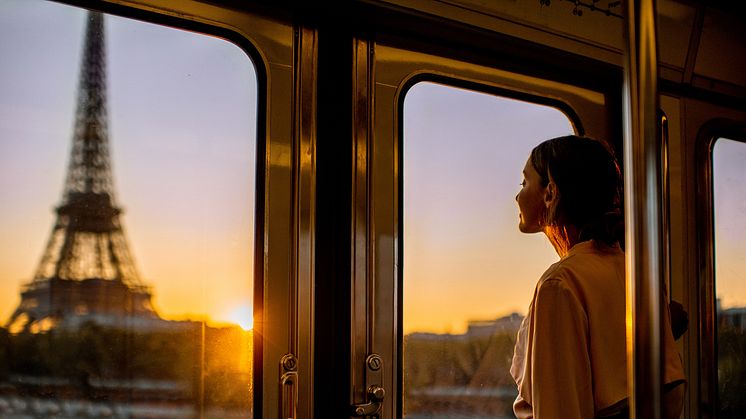 DEST_FRANCE_PARIS_EIFFEL_TOWER_PEOPLE_WOMAN_METRO_VIEW_SUNSET_GettyImages-1055669620 copy_Universal_Within usage period_99243.jpg