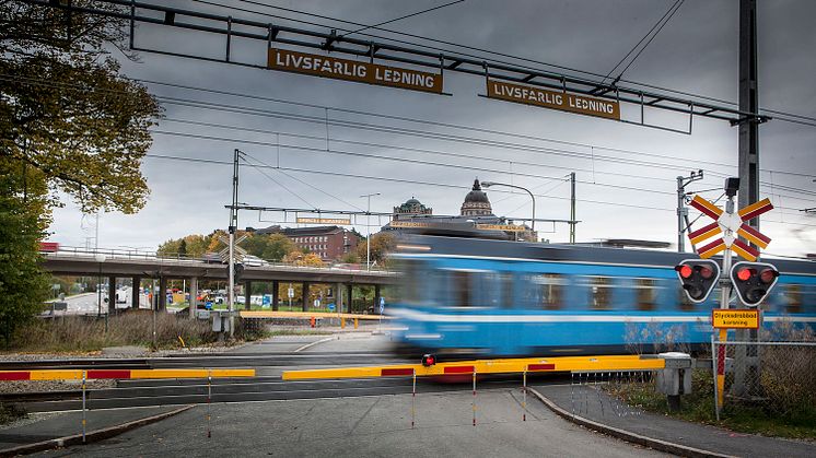 I sommar får Roslagsbanans resenärer åka buss medan SL bygger en planskild korsning vid Frescati (bilden) och ännu en i Enebyberg.