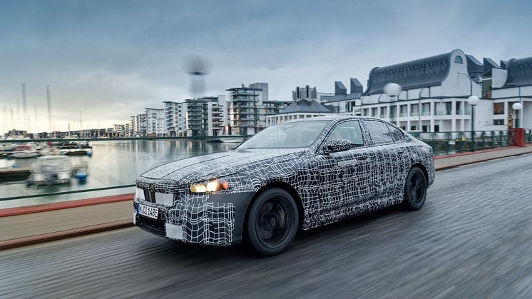 Helt nye BMW i5 Sedan på kamuflerte tester