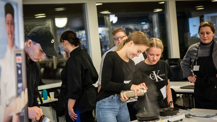 Elever i gang med opgaverne til Skills Stafetten