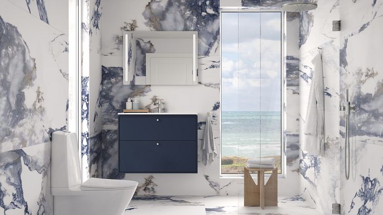 Når utsikten er så fantastisk må dusjveggene være usynlige. Det kan løses med denne elegante og minimalistiske løsningen - Showerama Art fra Porsgrund. Porsgrund Showerama Art finnes i mange størrelser, både som dusjvegg og som dusjdør.