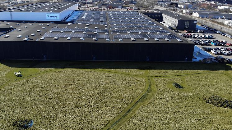 Solcelleparken set fra luften. Foto: René Larsen/Lyreco