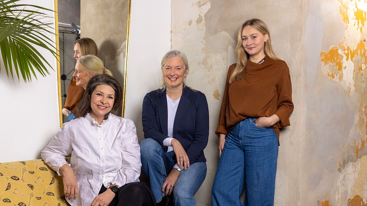 Siri Klokk (tv), Ingvild Lie-Nielsen og Amalie Storlie er en del av LINK Arkitekturs fagekspertise innenfor rehabilitering og ombruk. Bilde: Wenche Hoel Knai.