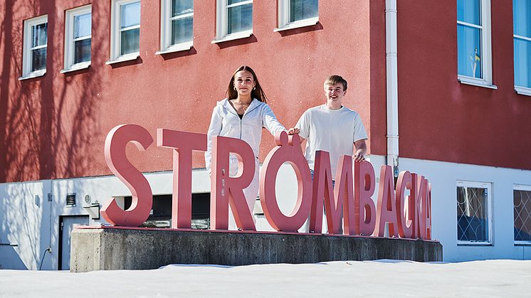 Elias Dullbo och Ebba Sköld är två av totalt sex elever som representerar Strömbackaskolan på Yrkes-SM i Karlstad. 