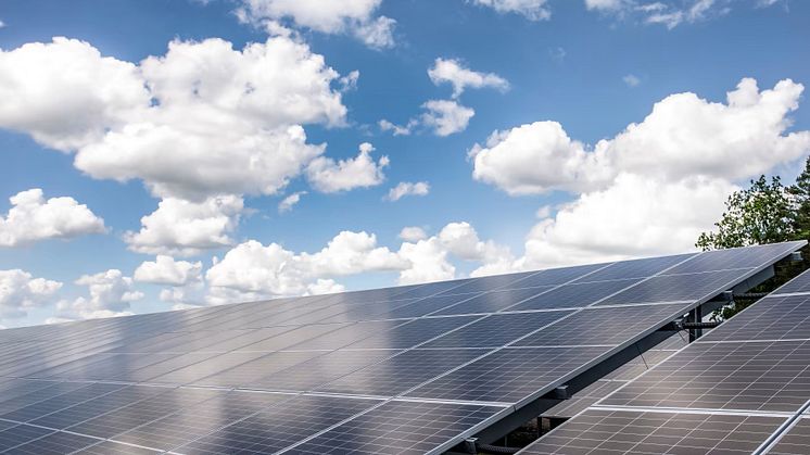 Alight och Varberg Energi i samarbete för att tillföra energilager till solparker i södra Sverige