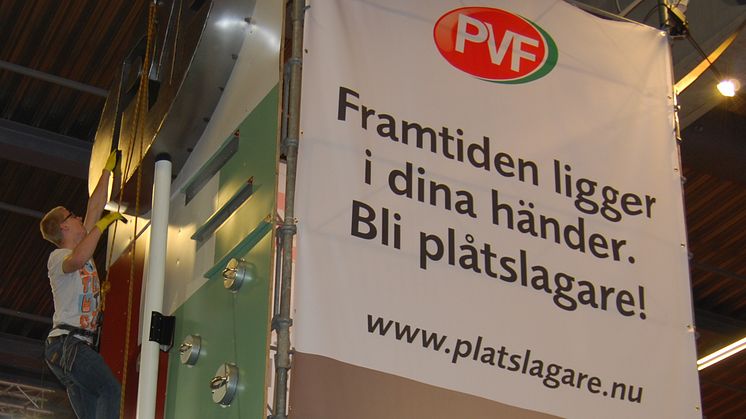 Fasadklättring i plåtslagarnas monter under "SM för unga plåtslagare", YRKES-SM på Malmömässan.