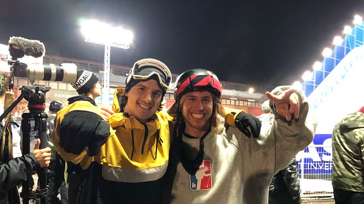 Jesper Tjäder och Henrik Harlaut sjua och fyra i kvällens big-air- freeskifinal i Modena. 