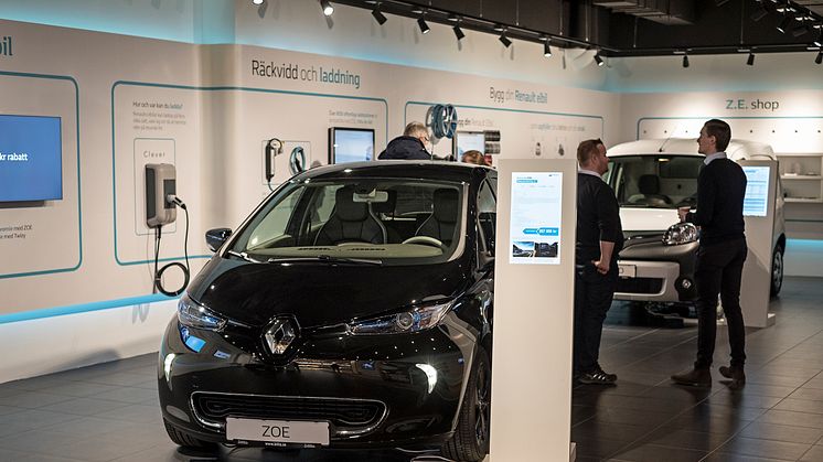 Över 100 elbilar sålda i Renaults elbilsbutik