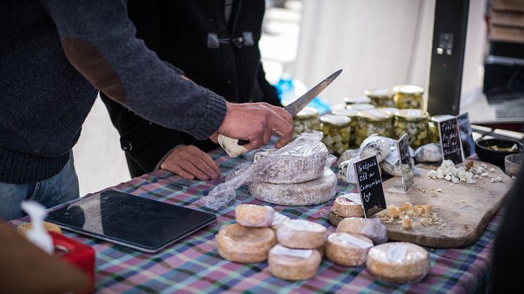 Matmarknad med lokala producenter på Kungsbacka torg den 14 september.