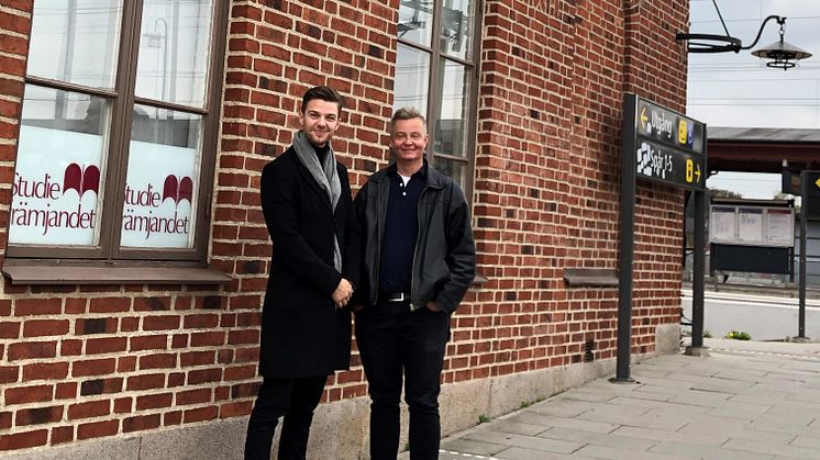Kosovar Gashi, näringslivsstrateg och Lars Persson, näringslivschef är glada över att Eslöv klättrar hela 24 placeringar på Svenskt Näringslivs företagsrankning.
