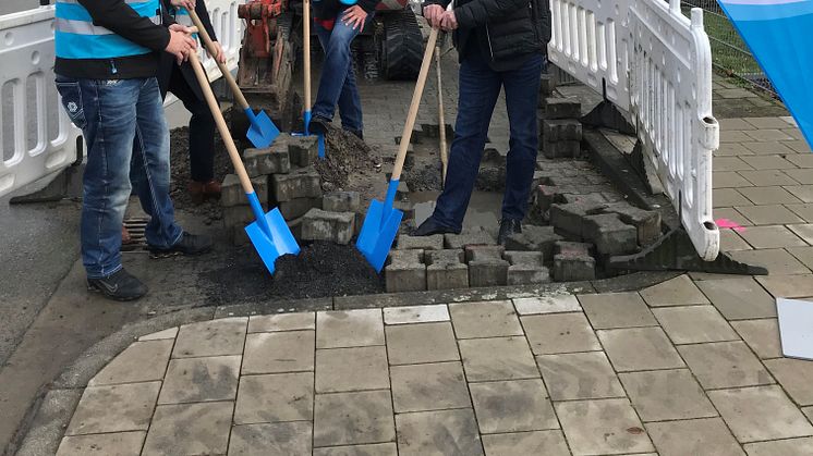 Spatenstich für die Gewerbegebiete in Münster Coerde:  v.l. Christian Schüller, Silke Klein-Hietpas, Bernd Herrmann (Deutsche Glasfaser), Christian Tebel (Breitbandkoordinator der Stadt Münster).