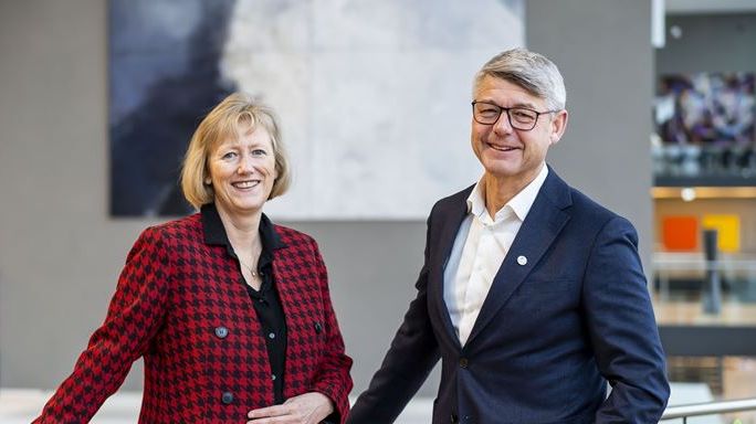 Heidi Skaaret, direktør for personmarked i Storebrand og Morten Andreas Meyer, generalsekretær i Huseierne (Foto: Storebrand).