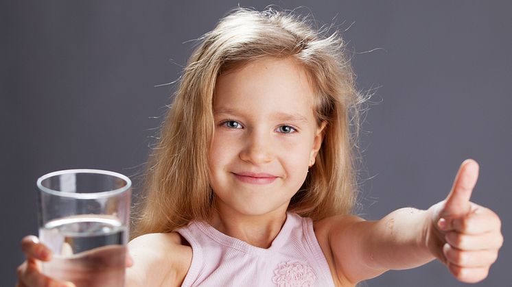 Help kids help themselves fight being overweight by encouraging them to drink water, new study suggests.