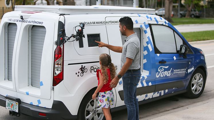 Önvezető ételkiszállítás a Ford és a Postmates segítségével