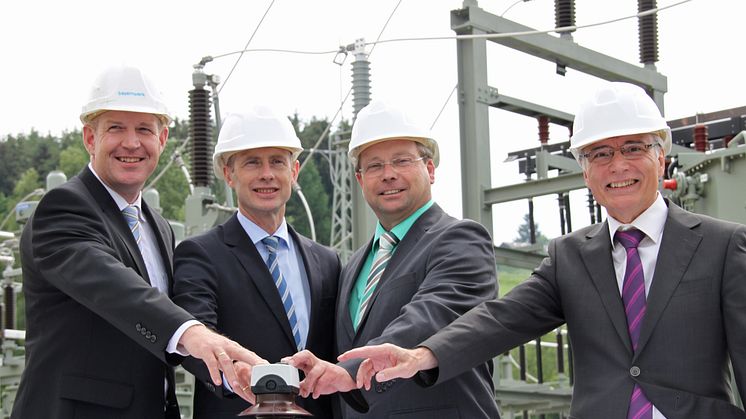Presseinformation: Bayernwerk nimmt Umspannwerk in Falkenstein in Betrieb – freie Fahrt für Energiezukunft in der Region