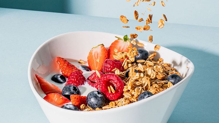 The perfect way to start the day with KoRo's crunchy granola