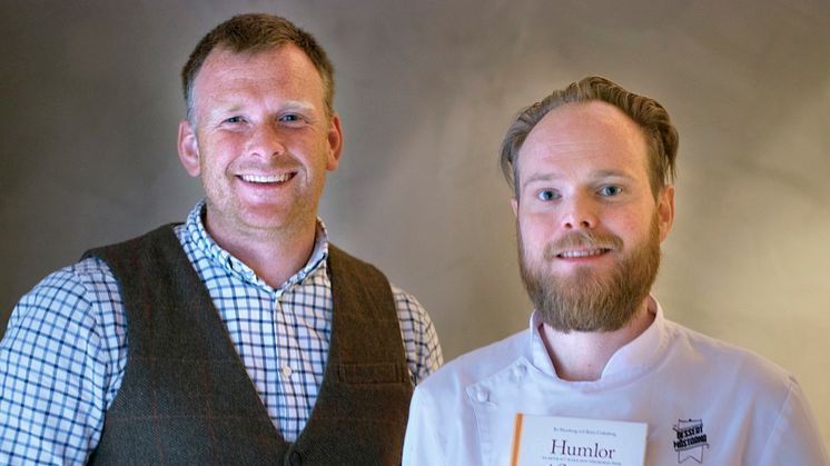 Bonden och biodlaren Johan Widing från Bokeslundsgården i Hörby och konditor Joel Lindkvist på Mat&Chokladstudion i Malmö. Foto Anna Lind Lewin.