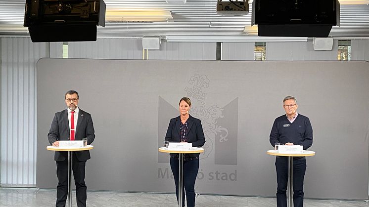 Per-Erik Ebbeståhl, ledningsstrateg på Malmö stad, Gisela Öst, förvaltningschef på hälsa-, vård- och omsorgsförvaltningen och Anders Malmquist, grundskoledirektör i Malmö stad.