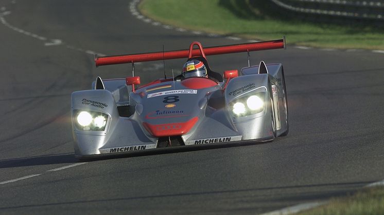 I Goodwood kører Tom Kristensen den Audi R8 LMP fra 2000, som han vandt den første Le-Mans-sejr til Audi i