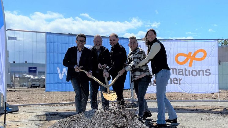 CEO Henrik Rosengren with colleagues takes the first sod on the new factory.
