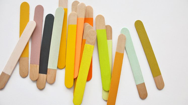 Margrethe Odgaards personliga färgreferensbibliotek "Colour Index Popsicles INDEX" består av 310 färger målade på glasspinnar och papper. © Margrethe Odgaard