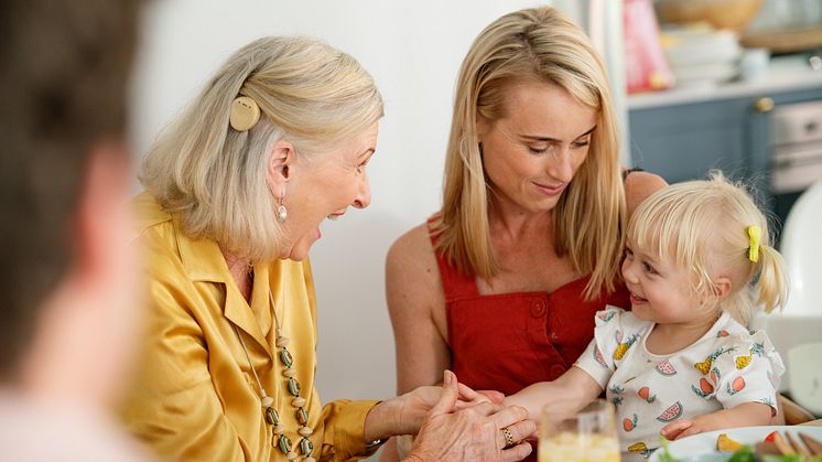 Cochlear Family trifft sich zum Welttag des Hörens –Hörimplantat-Träger feiern 40 Jahre Cochlear auf großem Online-Event