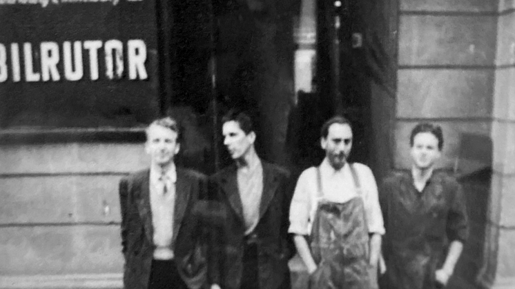 Bilden är tagen 1950 och föreställer kamrer Lars Hedlund, glasmästare Percy, verkmästare Sture Widing och Lennart Jacobson. Fotograf Karl-Erik Jacobson.