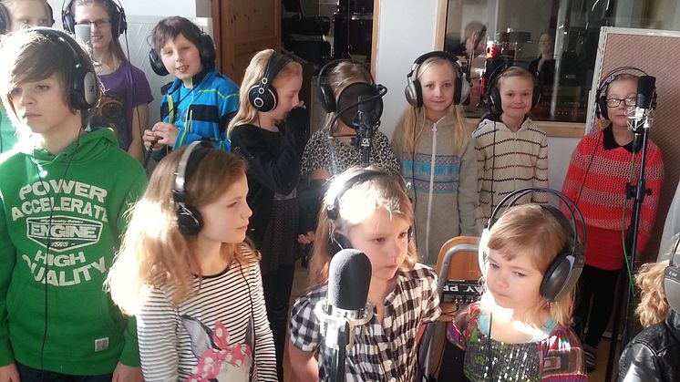 Barn sjunger om barns rättigheter