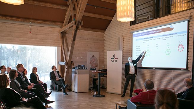 Hans Stålhammar presenterar förslaget från VikingGenetics. Foto: Jenny Svennås-Gillner, SLU