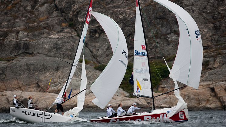 Publikfriande dueller i nya OS-båten första dagen på Marstrand