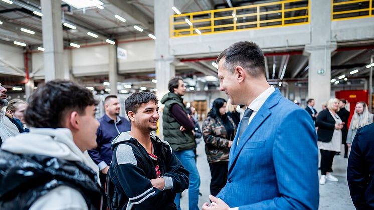 Államtitkári látogatás a JYSK elosztóközpontban