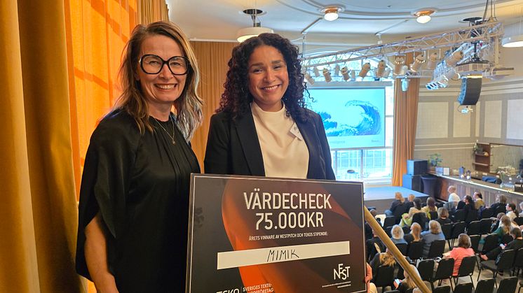 Cecilia Nykvist, VD för TEKO, delade ut priset till Helen Silvander, grundare till MIMIK som vann NEST 2024