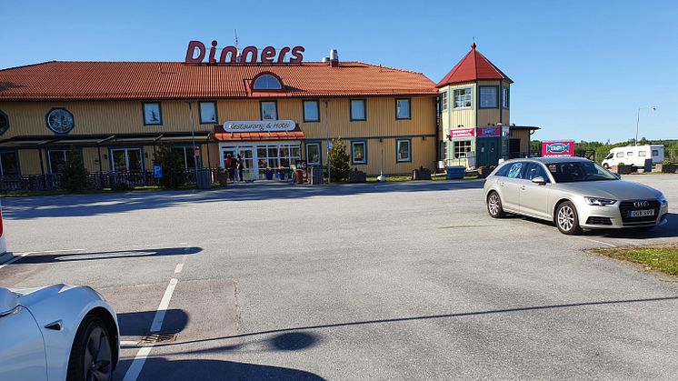På Dinners Arboga placerar vi en Allego station för elbilsladdning