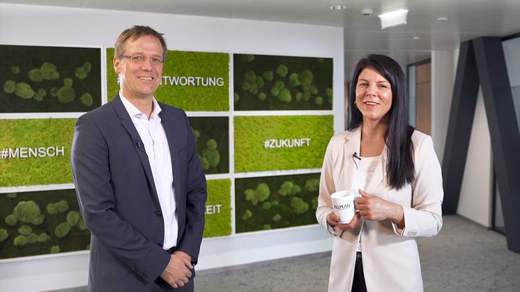 Zeljka Devedzic, Teamlead Sales Enablement & Consulting Infrastructure and Dr. Detlef Schneider, CEO of ALLPLAN, delivered the welcome speech of the Build the Future – ALLPLAN Infrastructure Digital Conference on May 4, 2022. Copyright: ALLPLAN.