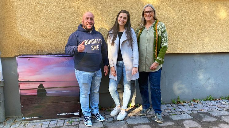 Fr.v. Efrem Efre, Alice Ekström och Ingrid Seiborg, vinnare i årets omgång av fototävlingen #mittelskåp.  