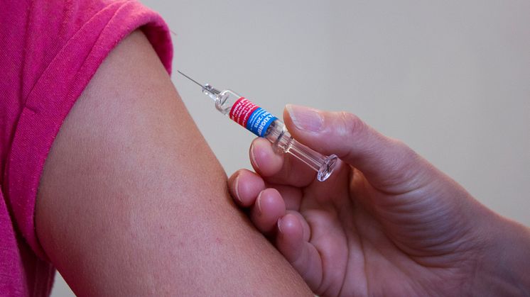 Die Impfung schützt alle Beteiligten, ist aber keine Voraussetzung für die Vorsorge-Darmspiegelung. Foto: Katja Fuhlert from Pixabay.
