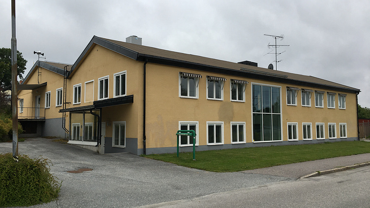 Kommunala bostads- och fastighetsbolagens gamla kontor på Banvägen 28 i Lindesberg har stått tomma sedan april 2019.