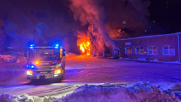 Stor brand på brandstationen i Holmsund. Foto: Björn Wännman