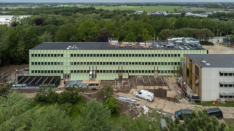 Energirenoveringen af ROCKWOOLs nordiske hovedkvarter har reduceret bygningens energiforbrug med imponerende 64%.