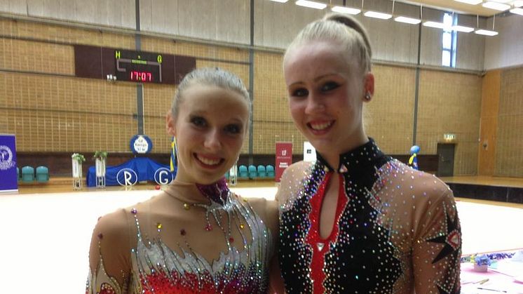 Nastja och Jennifer tävlar i EM i rytmisk gymnastik i Wien 31 maj - 1 juni 2013