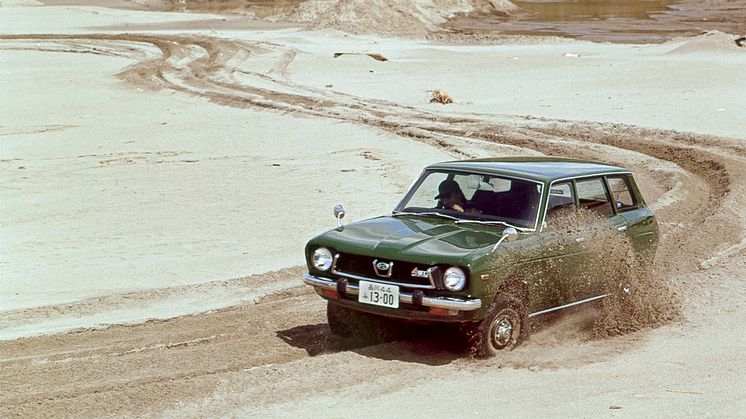 Subaru Leone 1400 4WD:n. Siitä tuli auto, joka on vuodesta 1972 lähtien määritellyt nelivetoisille autoille asetettavat normit ja josta lähti liikkeelle Subarun maailmanlaajuinen menestys.