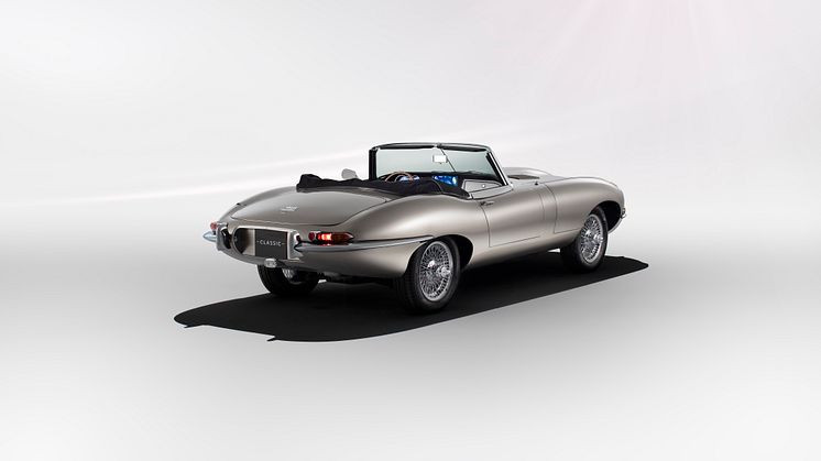 Jaguar E-TYPE Classic back